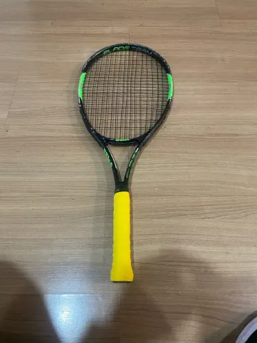 Raquete de Tênis Wilson Blade Team Júnior 26 *Trincada