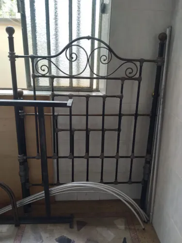 Belíssima cama de ferro