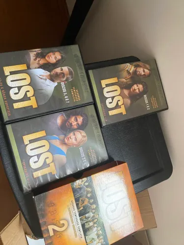 Lost DVD temporadas 2, 3 e 4 semi novos.