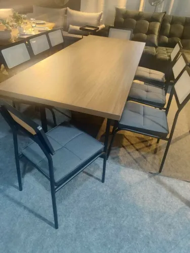 Mesa de Jantar Moderna com Cadeiras Estilosas