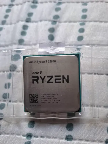 Processadod AMD Ryzen 3 3200G + Cooler original