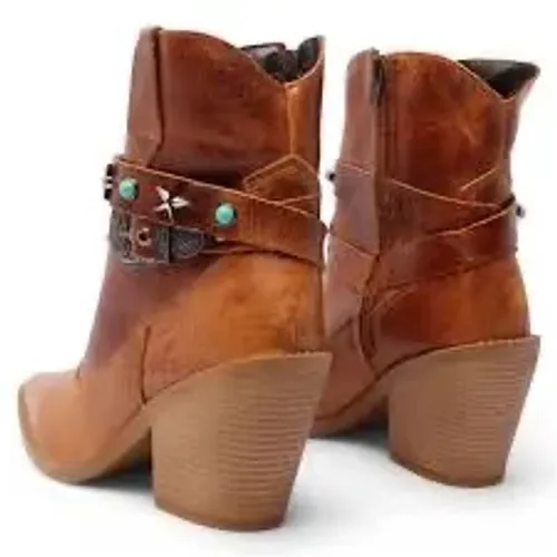 Bota boho chic rústica 100% couro, com salto médio