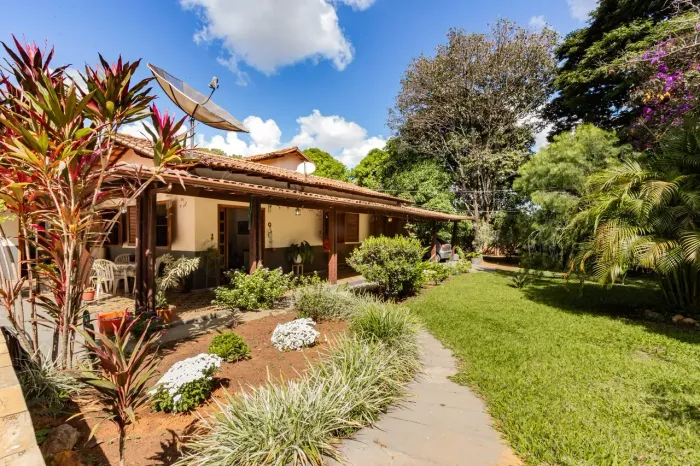 Casa para venda tem 260 metros quadrados com 4 quartos em Central Park - Vespasiano - Mina