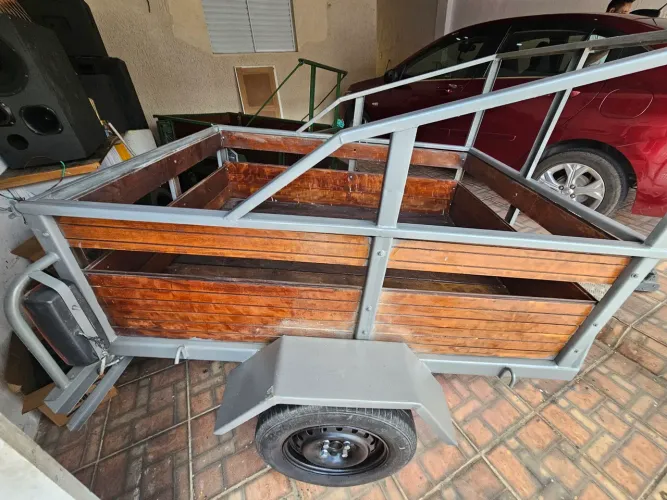 Carrocinha para reboque de um eixo