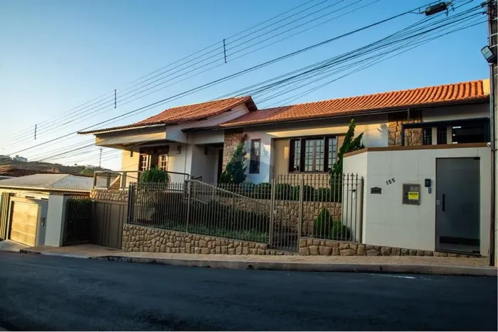 Magnífica casa, com 4 quartos à venda no bairro Vitória,