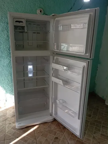 Vendo geladeira Electrolux usada 