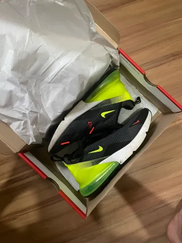Tênis Nike Air Max 270