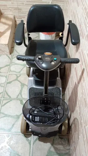 Quadriciclo elétrico 