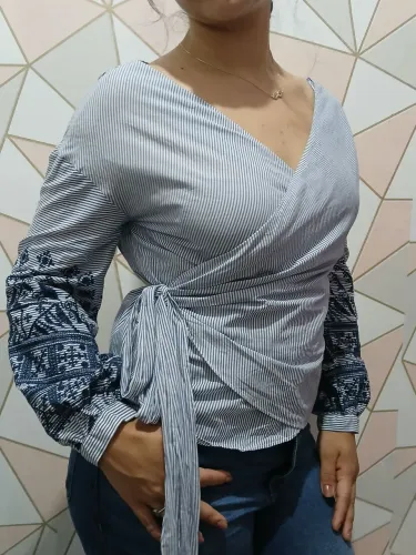 Blusa listrada transpassada Zara