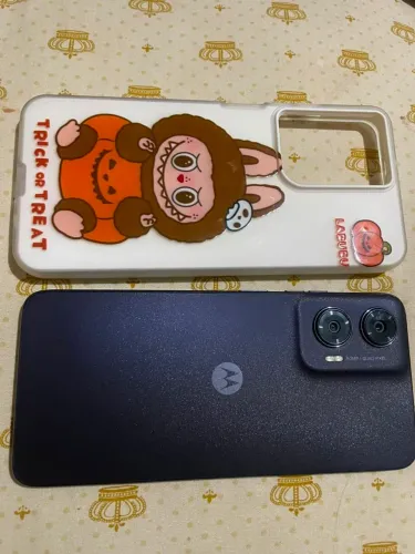 Moto g35 5g semi novo vai com carregador na caixa 450 reais 