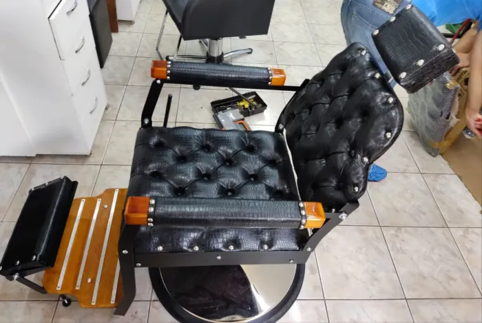 Vendo cadeiras para salão muito novas