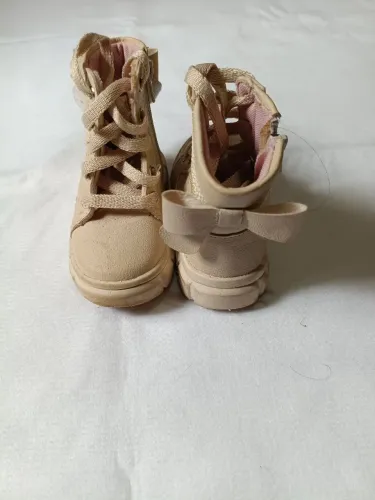 Vendo bota infantil , em bom estado , tamanho 20