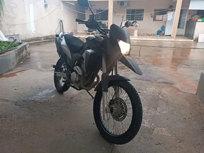XRE 300.  Nova