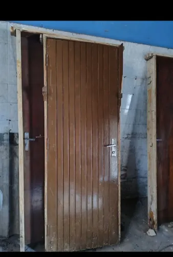 Porta maciça canelada 78 por 2,10