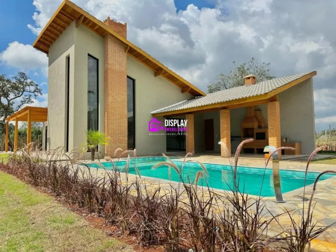Chácara moderna na planta em condomínio com piscina e área gourmet - Ibiúna SP