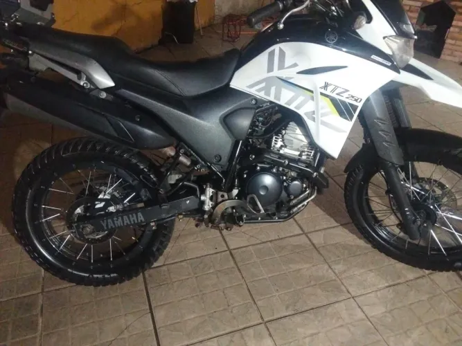 Lander XTZ 250 rodas Mônaco única de betim