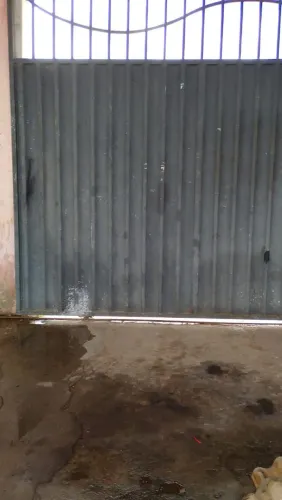 Vende se portão todo no zarcão sem nem um ferrugem em perfeito estado