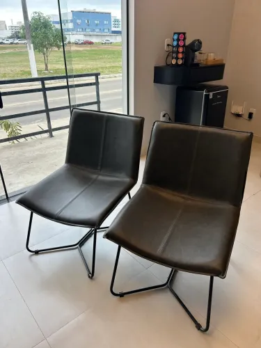 2 Poltronas Bibiana Rivatti Cinza Nova e Montasa