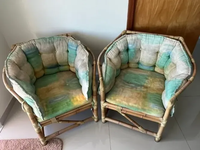 Cadeira poltrona de bambu com almofadas