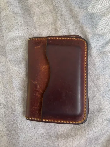 Carteira de couro legítimo.