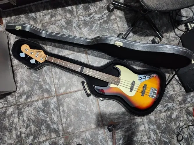 baixo fender squier jazz bass california