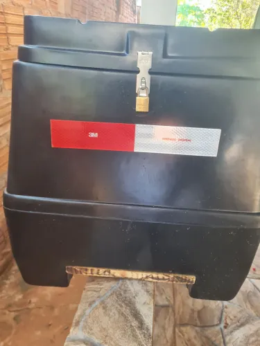 Baú 135L Gigante + Suporte Completo e Acessórios