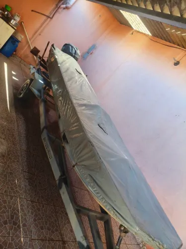 Vendo canoa com motor e carreta pouco usado! Único dono 35mil parcelo em 10x no cartão