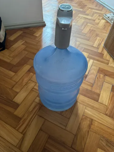 Galão 20L com bomba elétrica