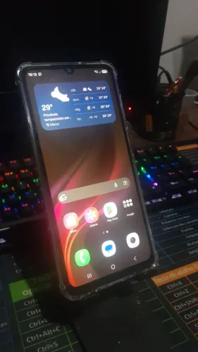 Galaxy A7 samsung semi novo com capa de vidro e silicone. 