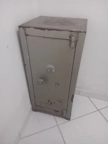 Cofre não sei a senha dele