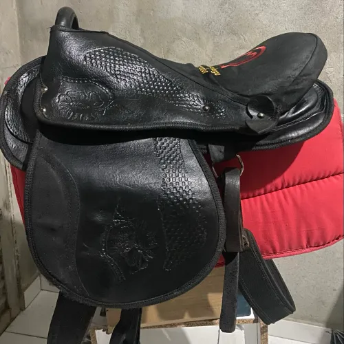 SELA DE MONTARIA COMPLETA + MANTA + 2 FREIOS + 2 CABEÇADAS
