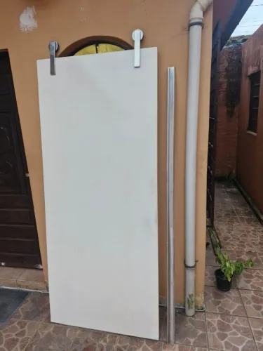 2 PORTAS DE CORRER DE ANGELIM, 80cm e 90cm POR 2,10 DE ALTURA COM TRILHO EM ALUMÍNIO.