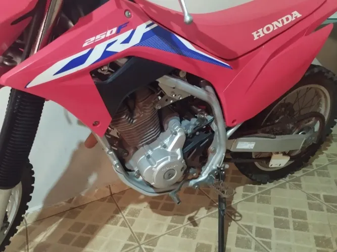 Vende-se CRF 250F