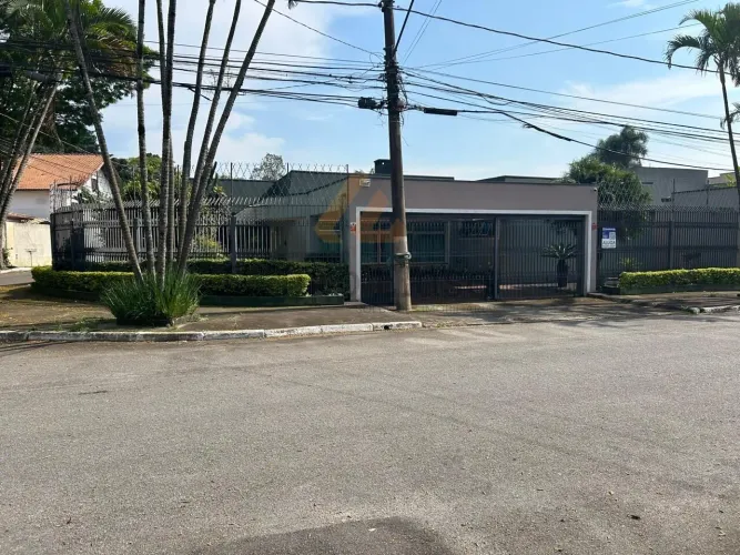 Casa Residencial para Locação em Interlagos ? Excelente Localização!