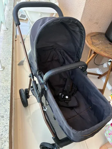 Carrinho Bebê Galzerano com bebê conforto