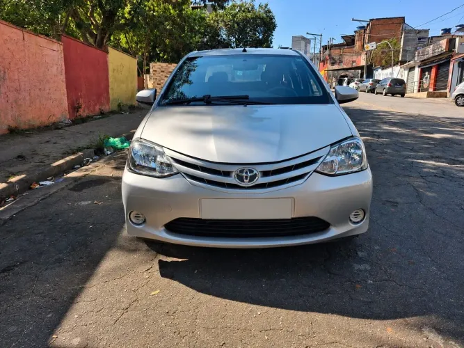 Toyota Etios X Sedan 1.5 Flex 16V 4P Mec. 2015