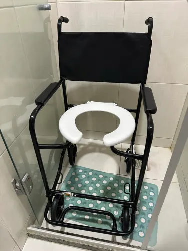 Cadeira de banho muito nova (3 meses de uso)