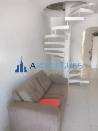 Casa Duplex à Venda e Locação Anual em Condomínio Completo em Buraquinho, Lauro de Freitas