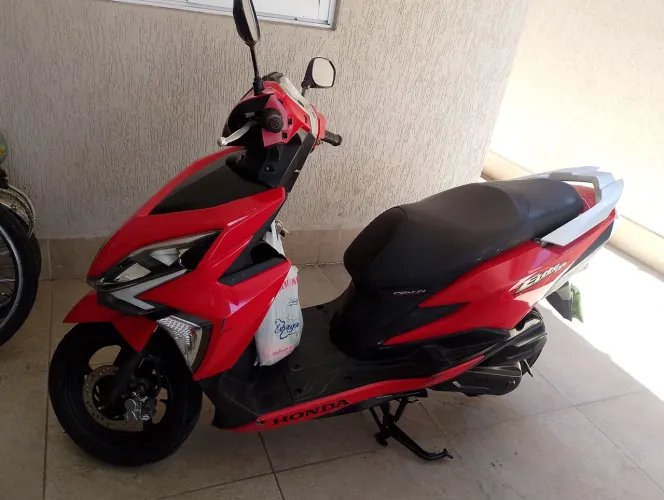 Moto Elite em perfeito condições de estado,motivo da venda pega uma a mais cilindrada