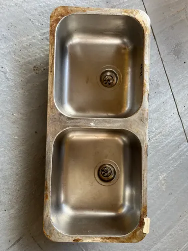 Pia de inox com duas cubas