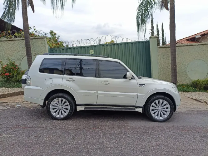 Mitsubishi Pajero HPE Full 3.2 4X4 T.i.dies. 5P AUT 2017