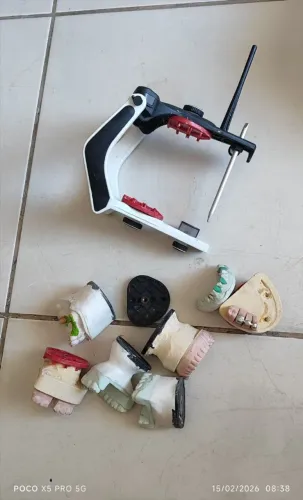 Vende-se material para produção de prótese dentária