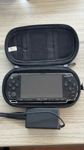 PSP slim. Com carregador e memory card