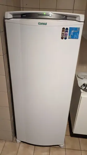 Geladeira Consul branca ano 2022