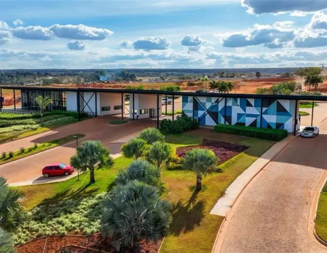 Terreno no condomínio Jardins Genebra em Brasilia DF com 926,32m²