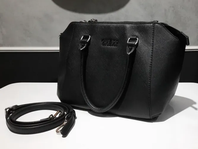 Bolsa de ombro Guess tamanho médio 
