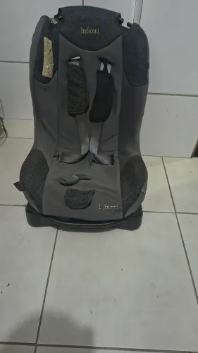 Cadeirinha Usada + base 