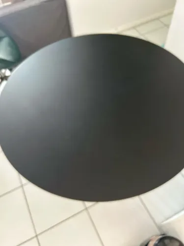 Mesa redonda Tok Stok preta 