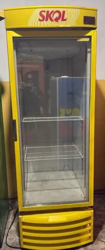 VENDO CERVEJEIRO SKOL VERTICAL