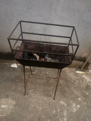 Vendo churrasqueira de alumínio